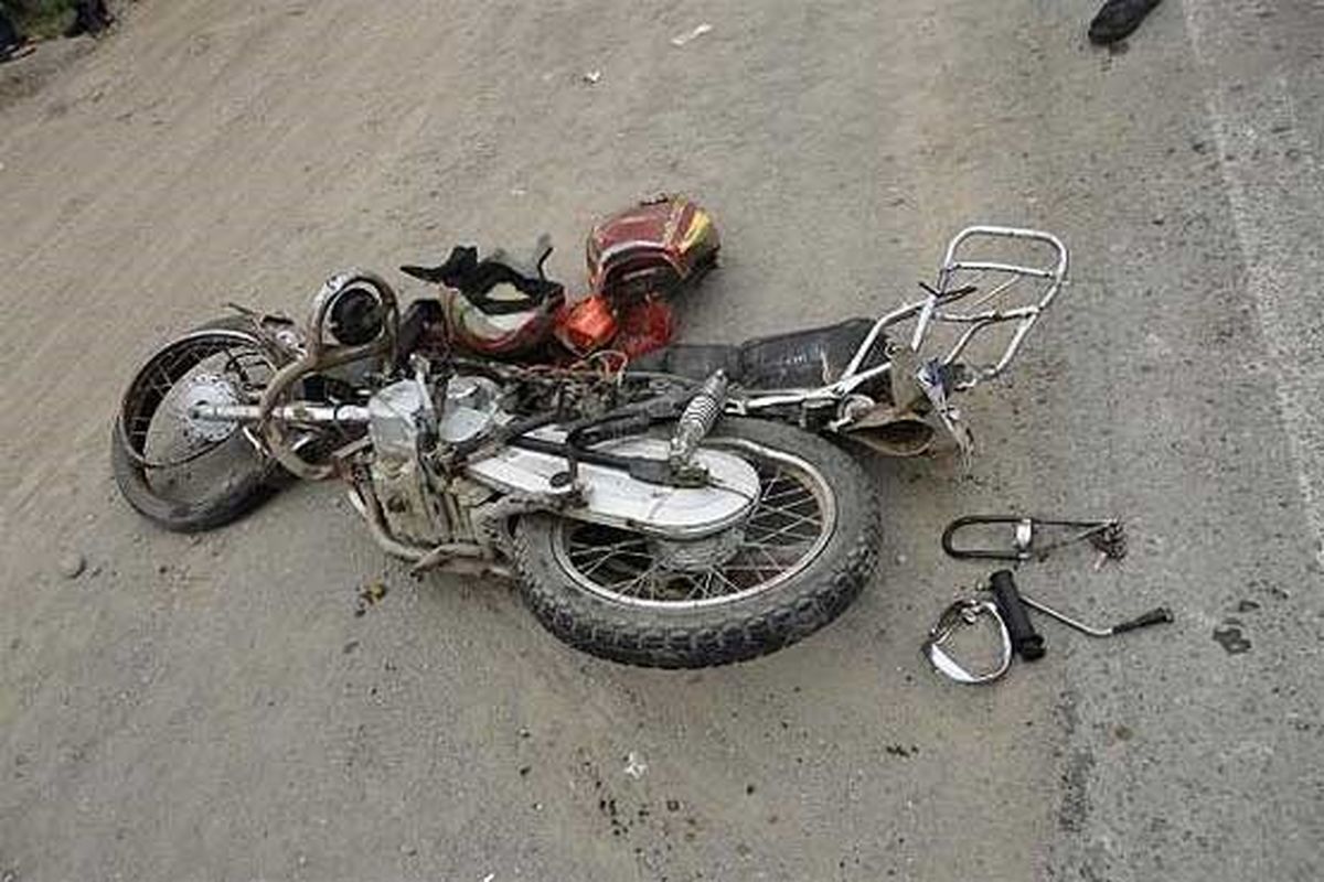 تصادف مرگبار موتورسیکلت با تیر برق