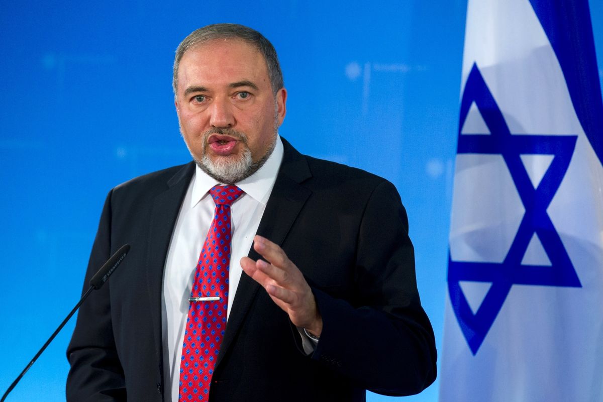 وزیر جنگ اسراییل: نمایندگان عرب‌زبان کنست باید زندانی شوند