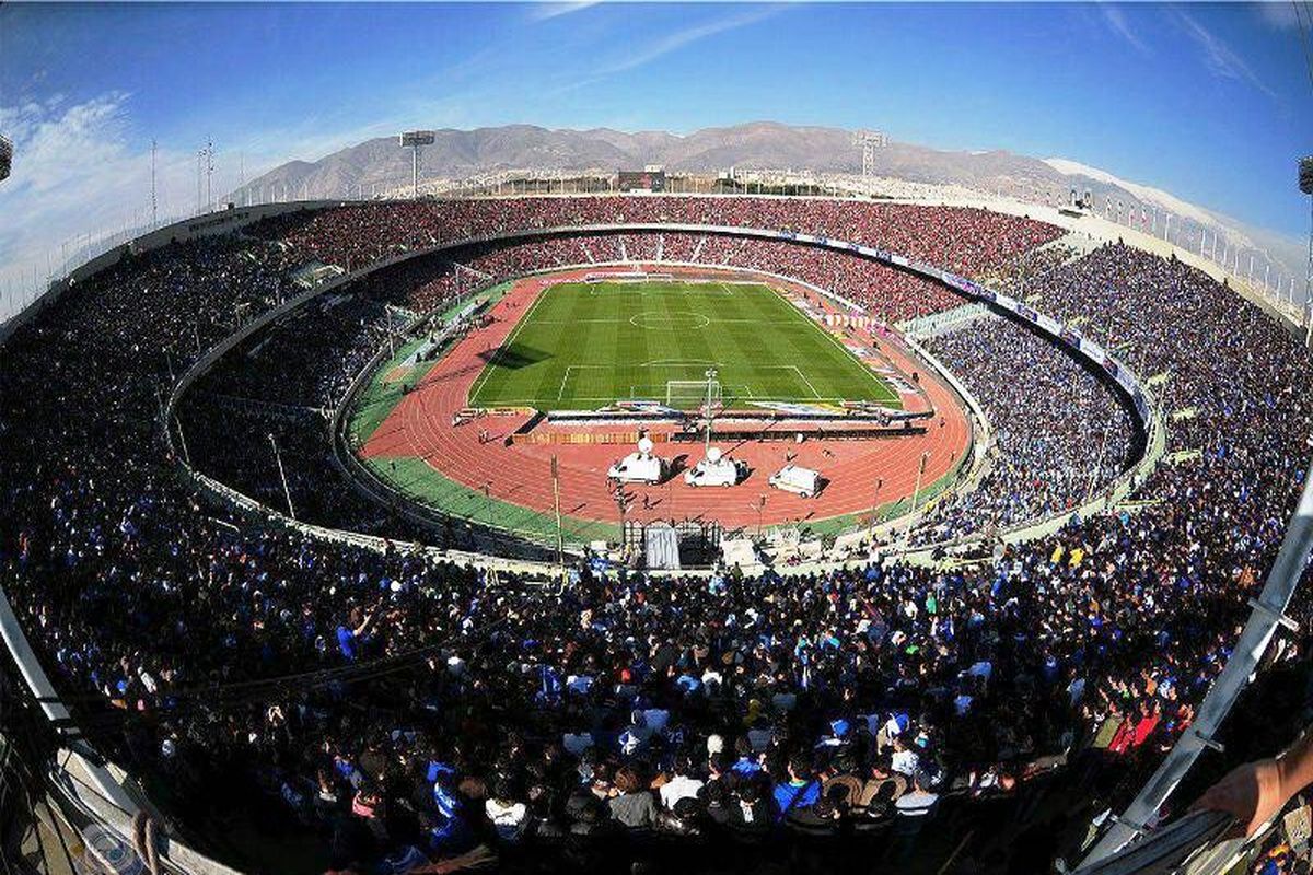 تماشای خانوادگی مسابقات جام جهانی در استادیوم صد هزار نفری آزادی