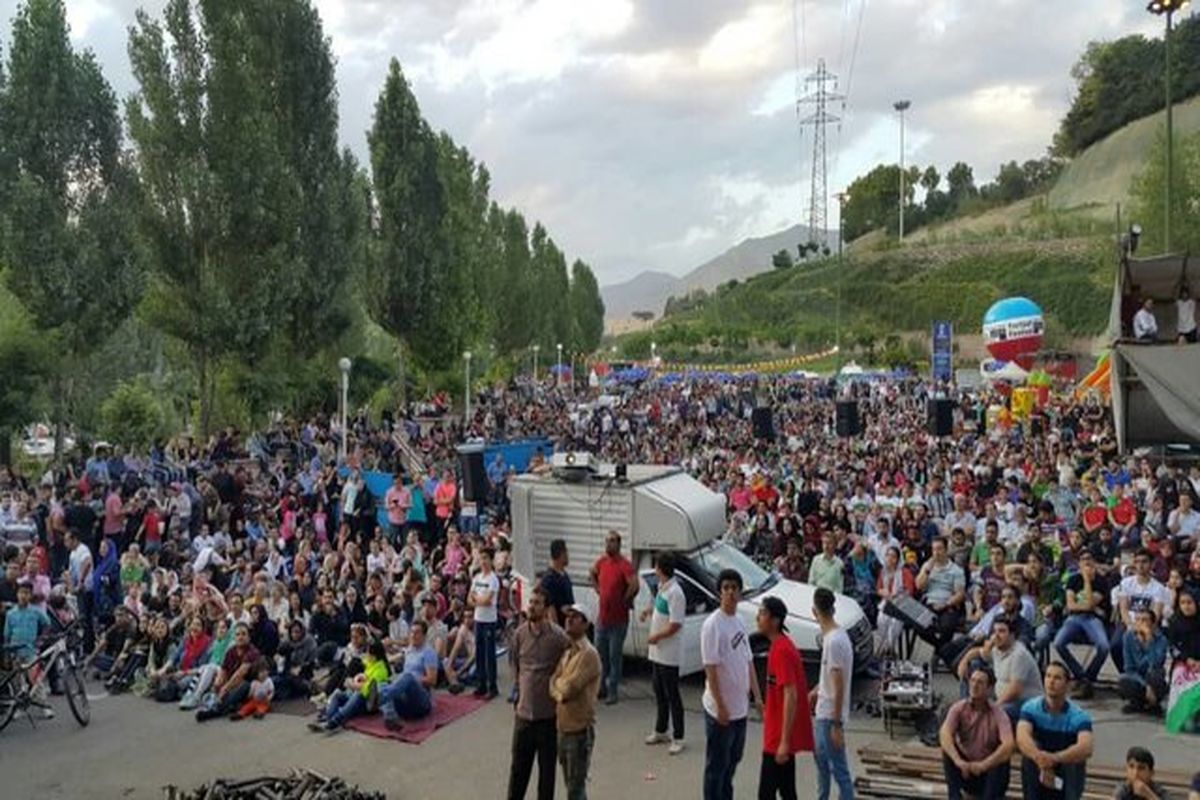 استقبال ۴۰۰۰ نفر از اکران مسابقات جام جهانی در بوستان نهج البلاغه