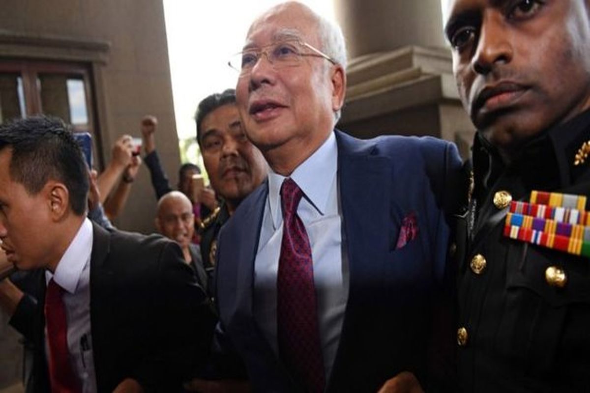 نخست‌وزیر سابق مالزی در دادگاه: بی‌گناهم