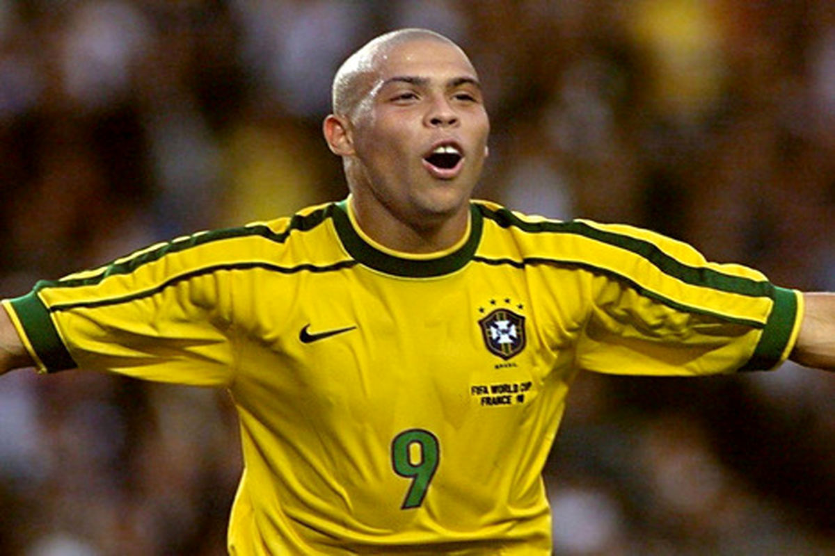 رونالدو بزرگ از تیم ملی برزیل و سر مربی آن حمایت کرد