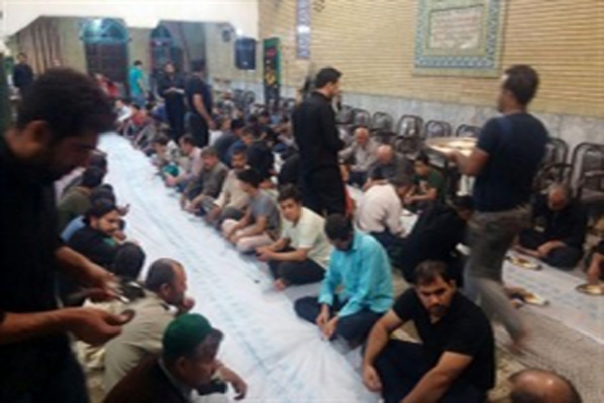 اطعام عزاداران به مناسبت شهادت امام صادق(ع) در روستای طالب آباد شهر ری