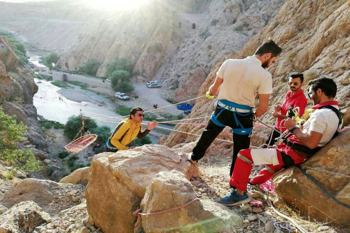 دوره بازآموزی امداد و نجات کوهستان در شهرستان چرداول برگزار شد