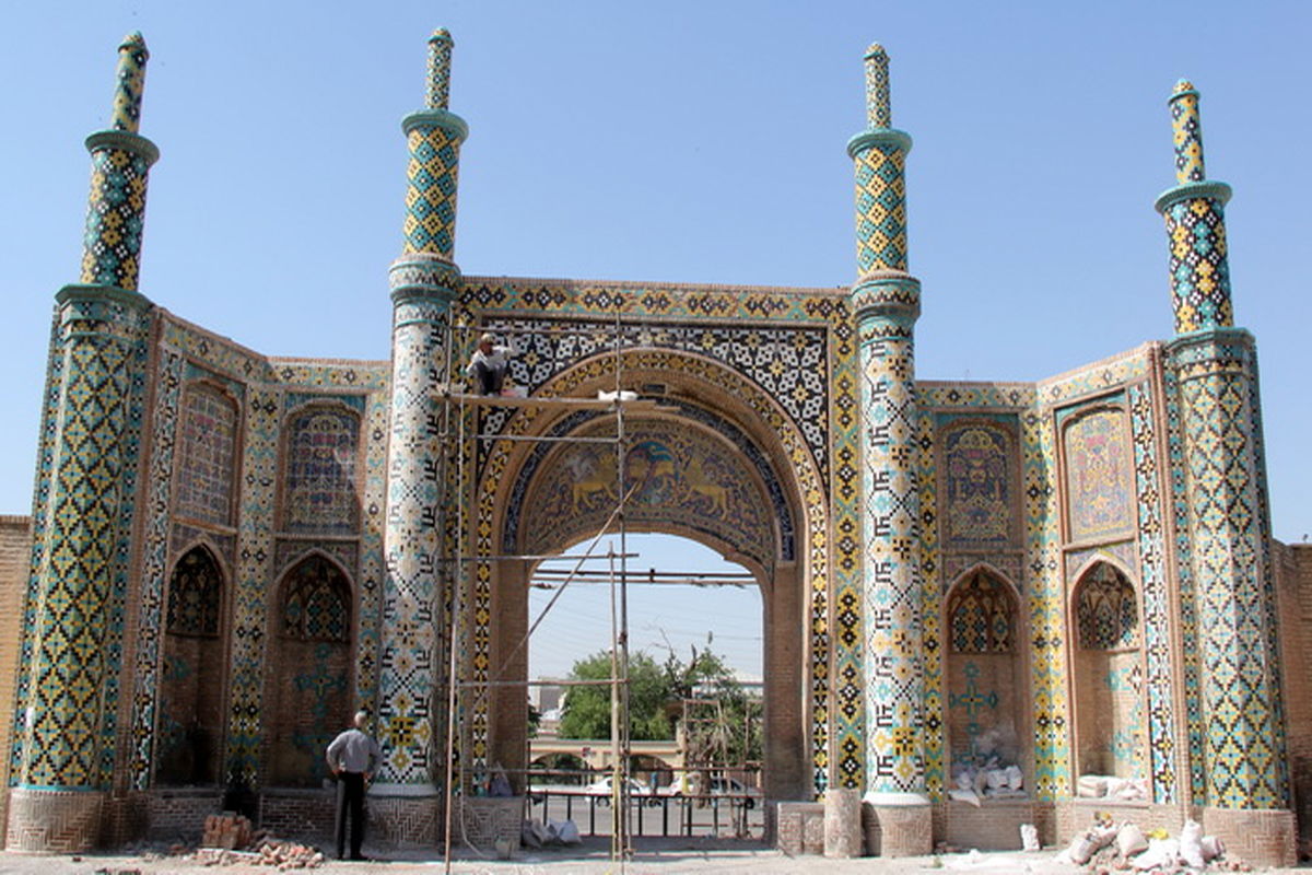 آغاز مرمت کهن ترین دروازه تاریخی قزوین