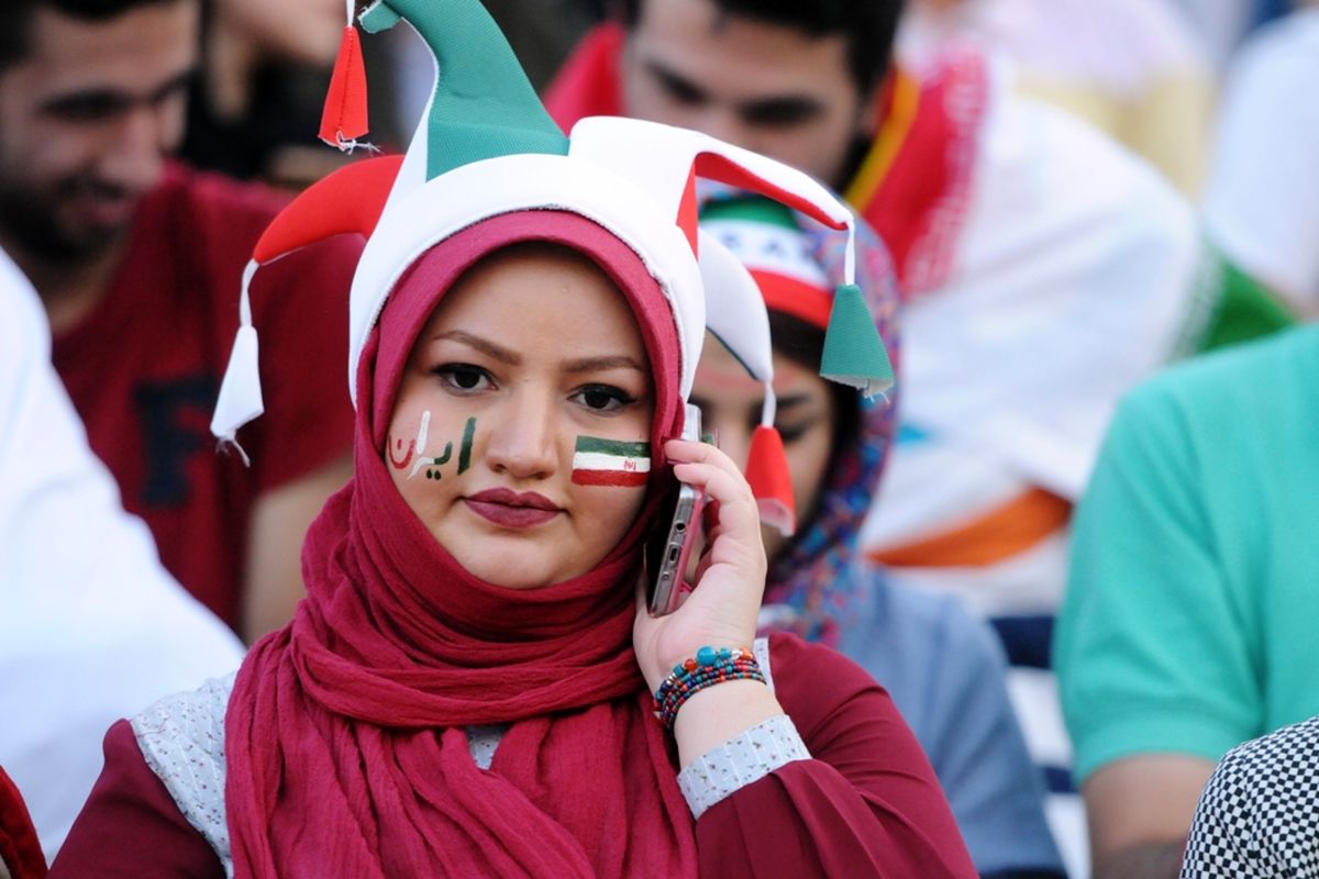 ورود خانواده‌های ایرانی به ورزشگاه آزادی / فیلم