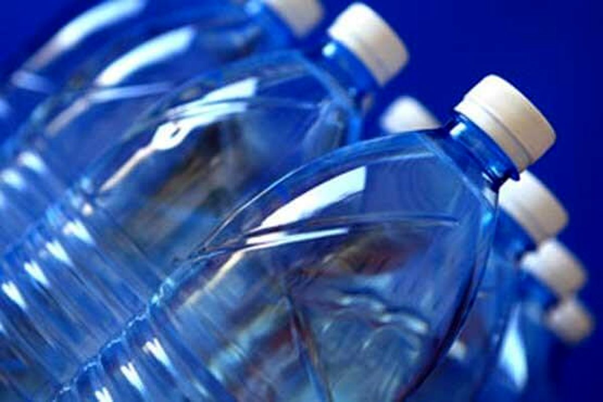 توزیع روزانه ۴۴ هزار بطری آب معدنی در آبادان
