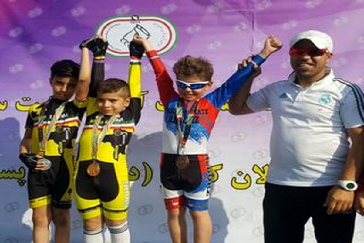 مقام سوم مسابقات دستجات آزاد اسکیت سرعت نونهالان کشور  از آن نوجوان البرزی