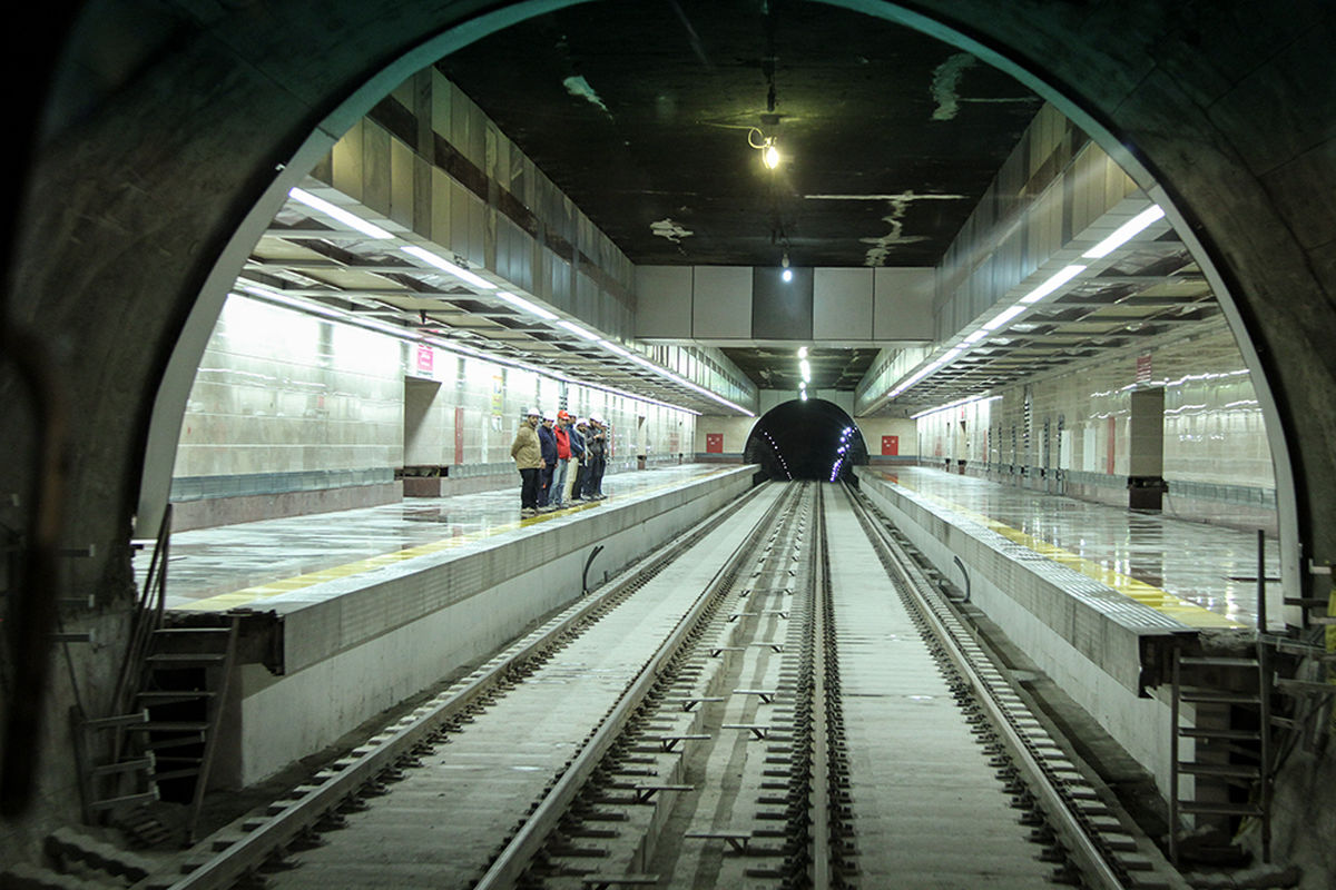 مصدومیت ۶ نفر روی  پله‌برقی مترو میرداماد
