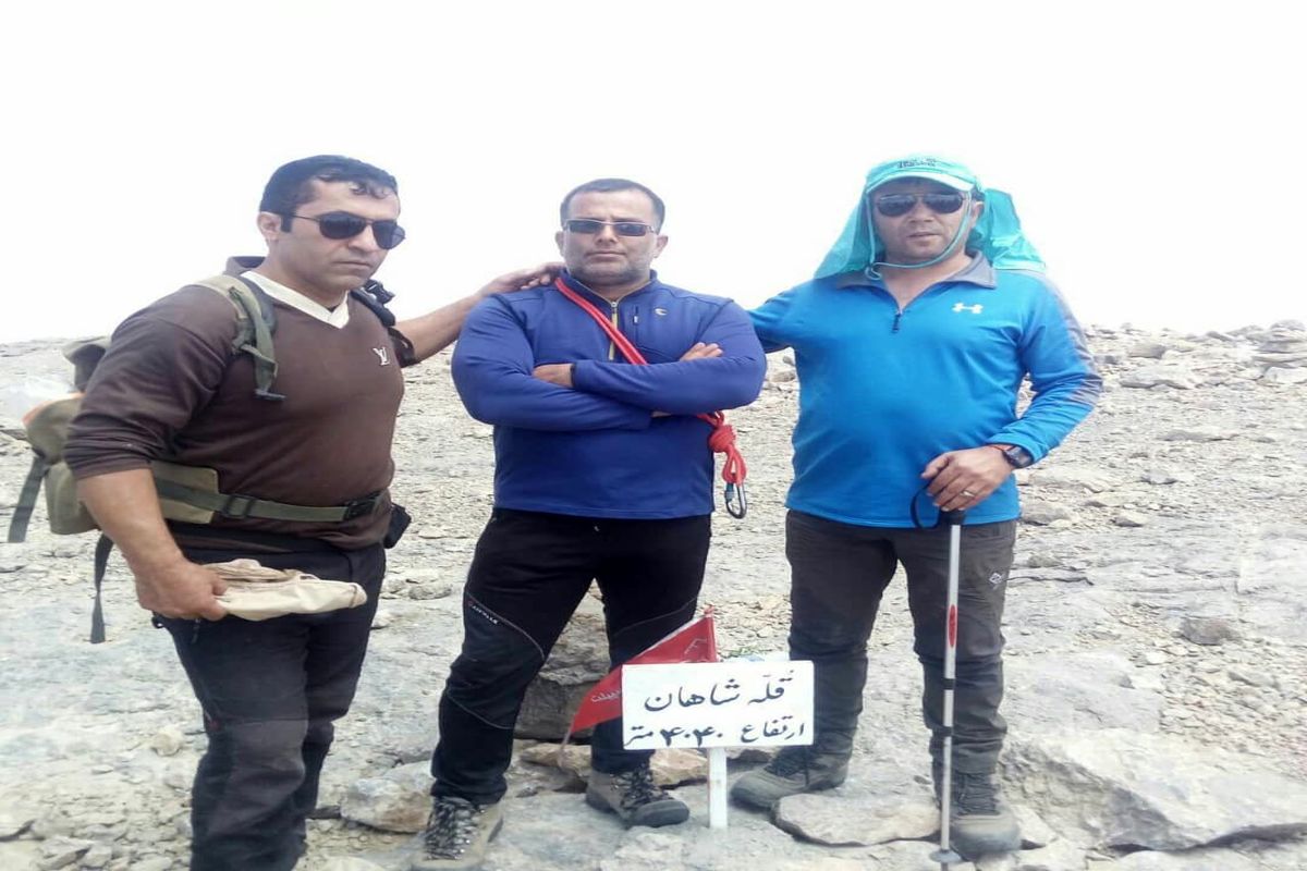 صعود تیم هیات کوهنوردی شهرضا به بام اصفهان