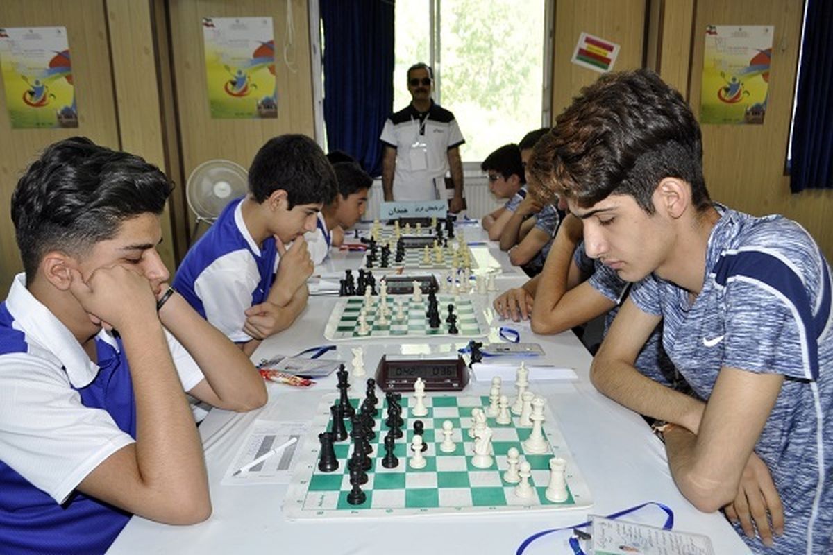استان تهران قهرمان تیمی مسابقات کشوری شطرنج پسران دوره اول متوسطه در زنجان شد