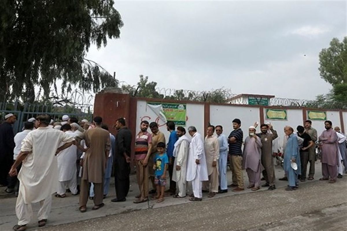 آغاز انتخابات پاکستان و صف‌های طولانی
