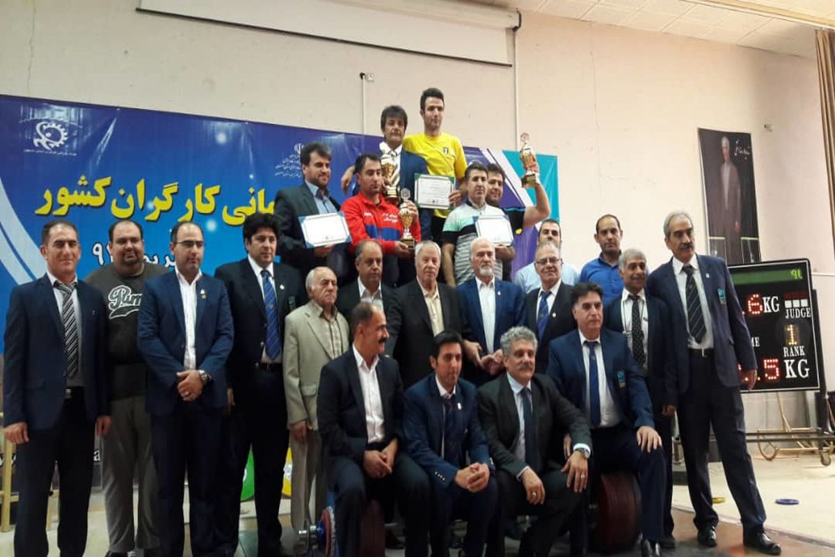 اصفهانی‌ها بر سکوی نخست مسابقات وزنه برداری قهرمانی کشور ایستادند