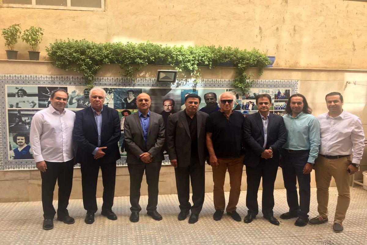 ملاقات مدیران باشگاه استقلال با خانواده مرحومان مظلومی و احدی