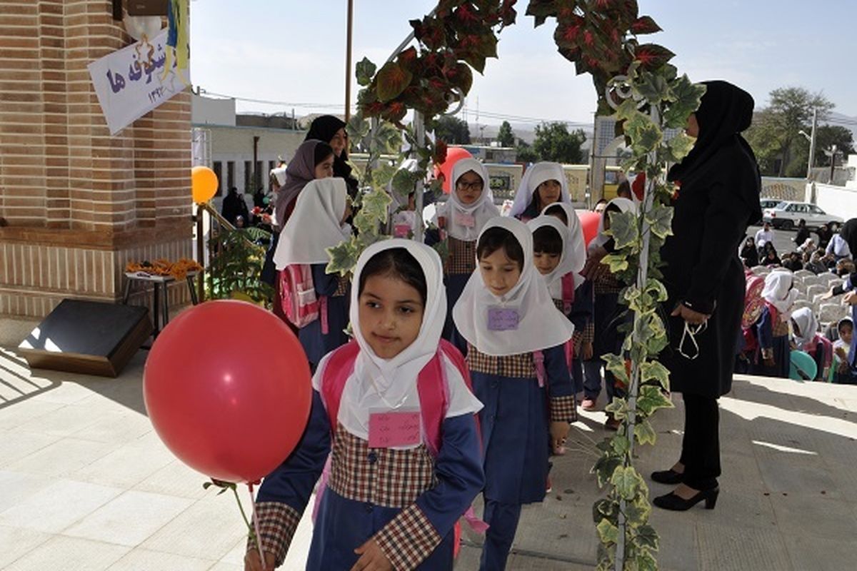 زنگ نمادین شکوفه ها در آموزشگاه ابتدایی توفیق ناحیه یک زنجان به صدا در آمد