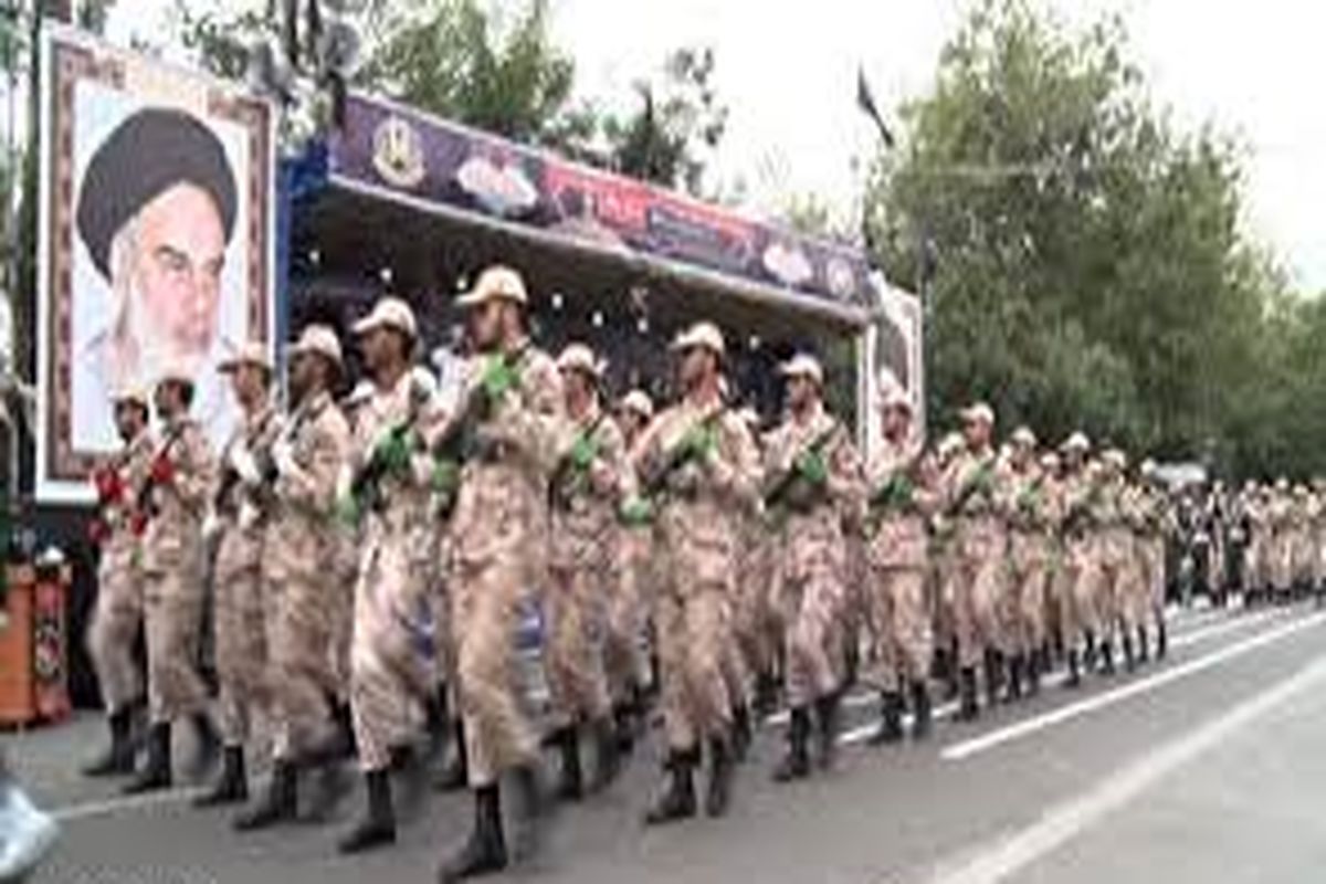 رژه نیروهای مسلح در اردبیل برگزار شد/دفاع مقدس شناسنامه ملت ایران است