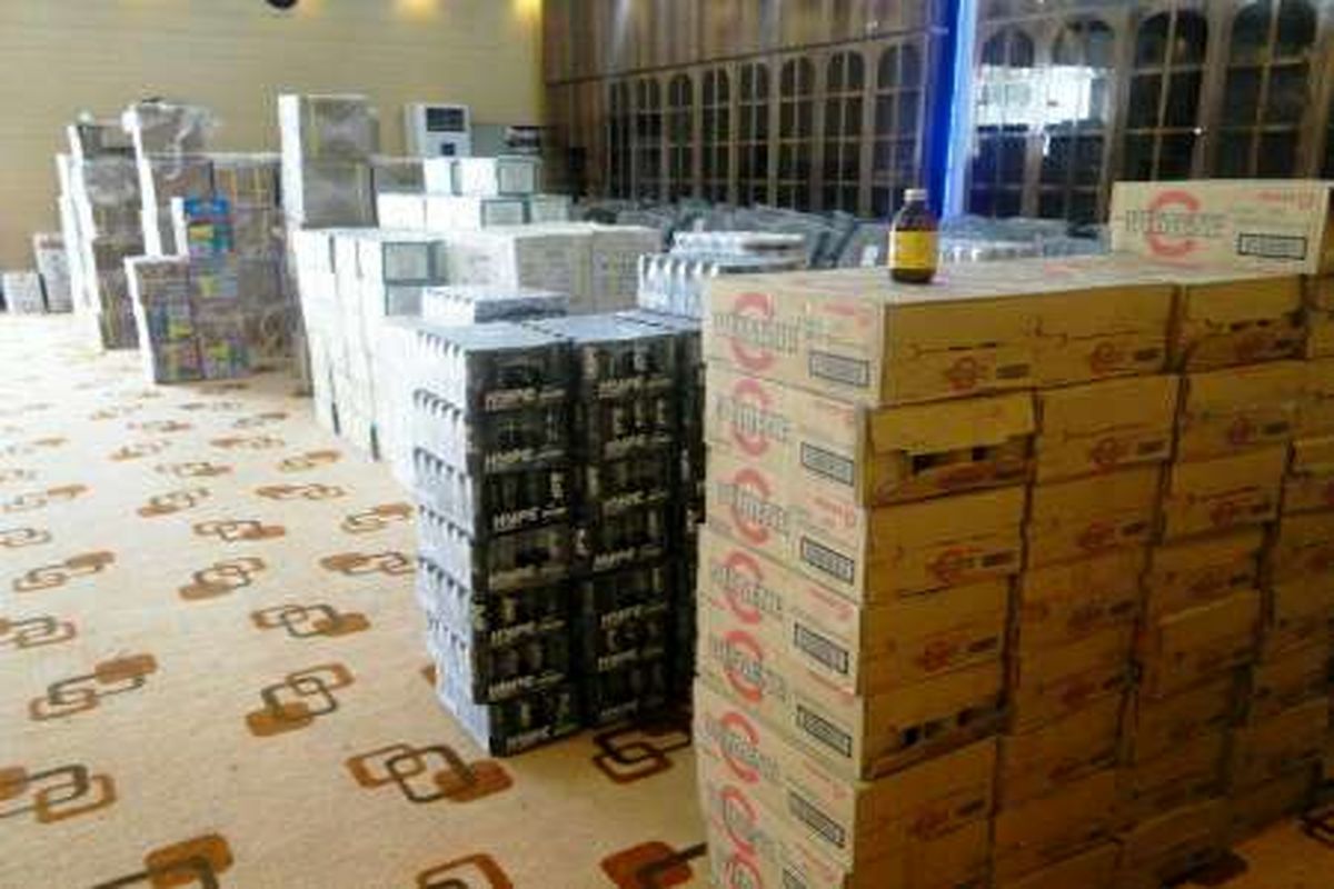 کشف یک انبار حاوی ۱۶۰ هزار بطری آب میوه احتکار شده در ایرانشهر