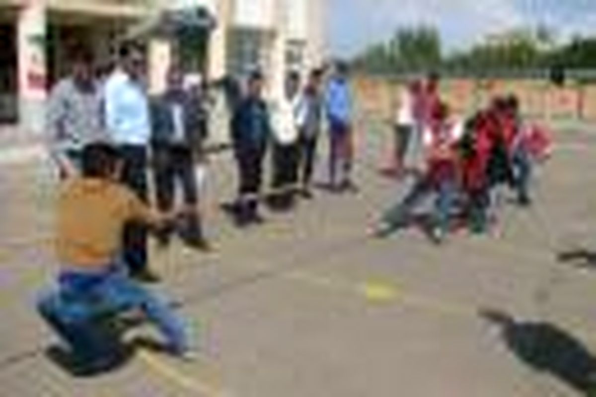 جشنواره ورزشی دارت و طناب کشی در شهر لاهرود برگزار شد