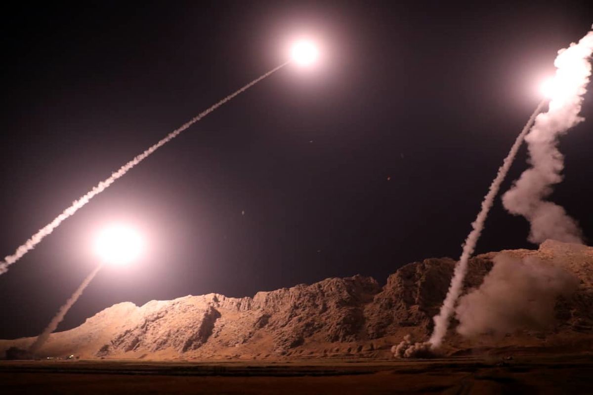 هشدار موشکی سپاه و کاهش حضور نظامی آمریکا در منطقه