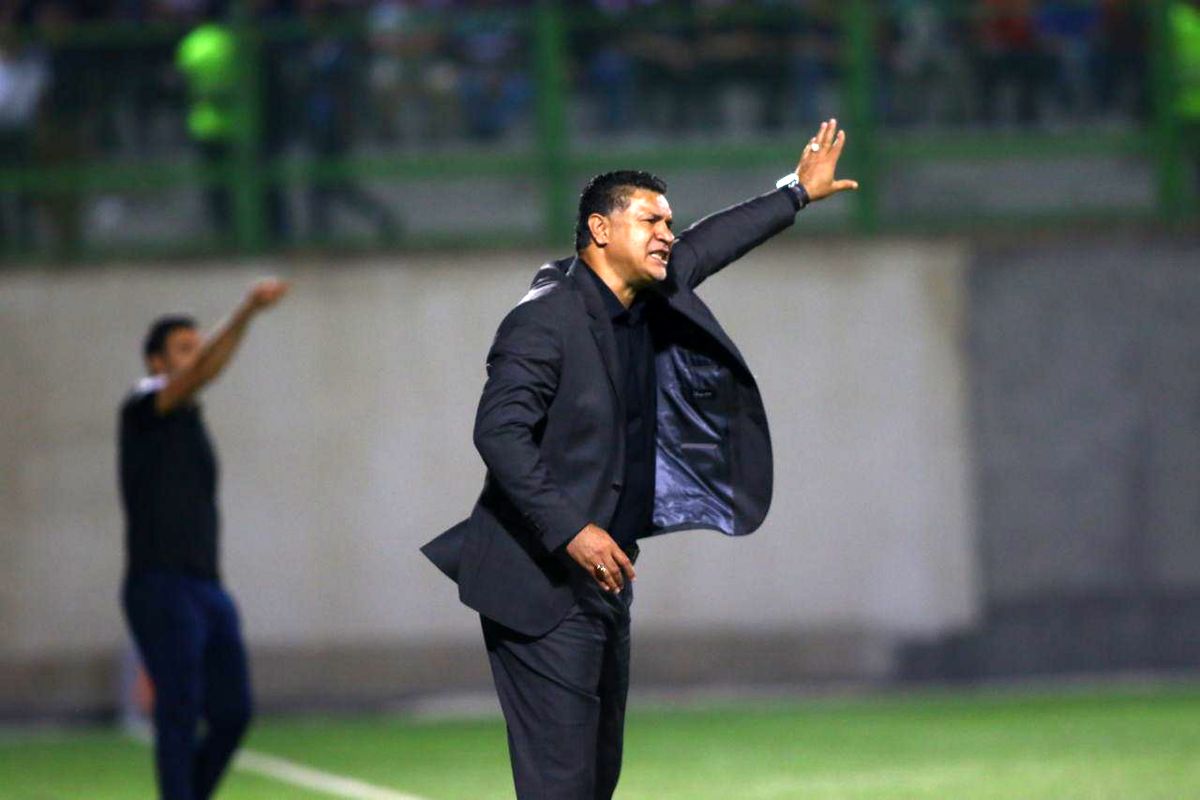 بازی در زمین نساجی کار سختی است/ در صحنه گل ۱۰ نفره بودیم