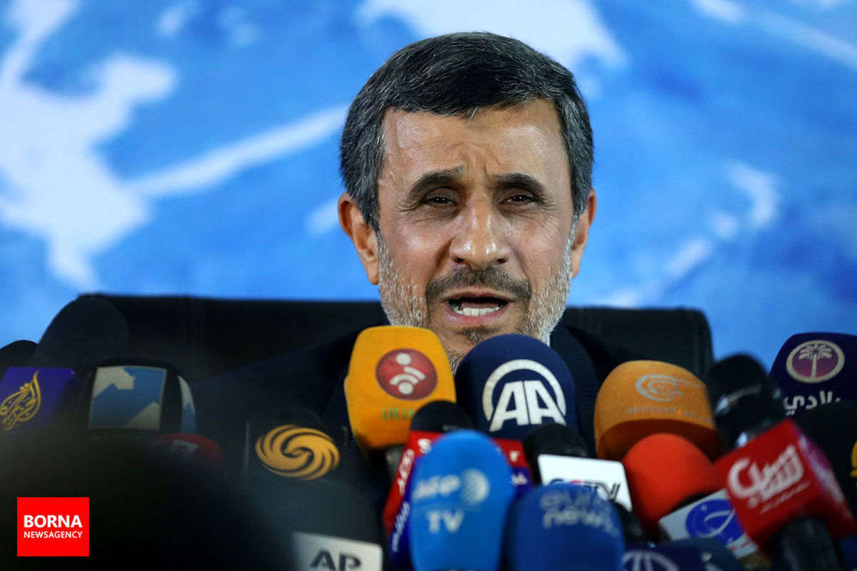 ژست‌های انتخاباتی احمدی نژاد در جلسه مجمع