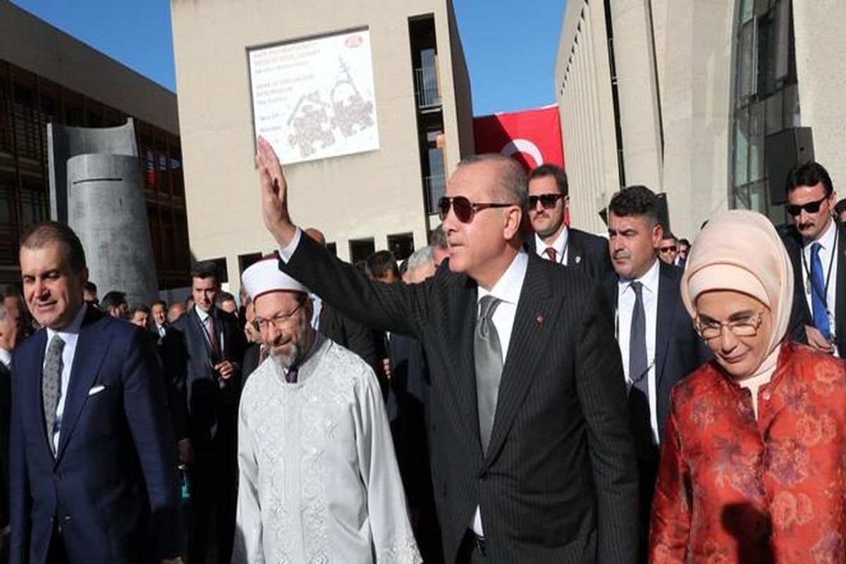 اردوغان به‌رغم انتقادها مسجد اعظم شهر کلن را افتتاح کرد