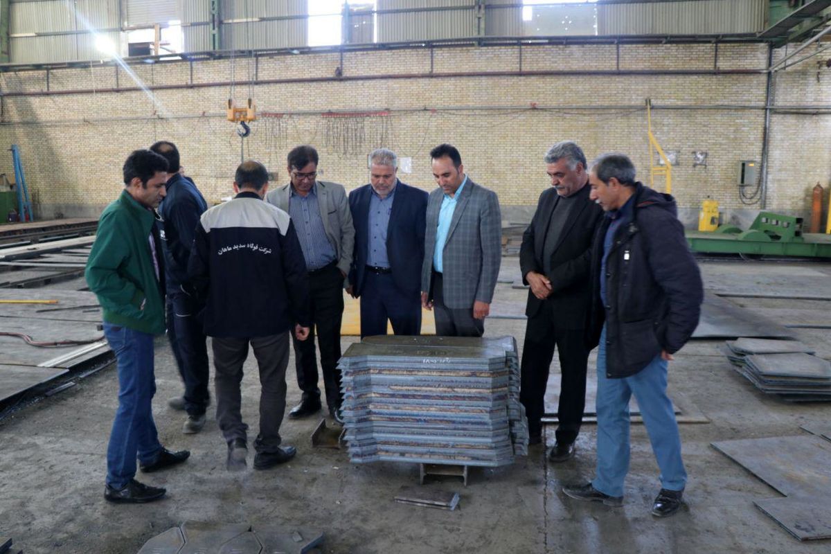 بازدید شهردار، رئیس و اعضای شورای شهر بافت از کارخانه تولید سازه‌های فلزی