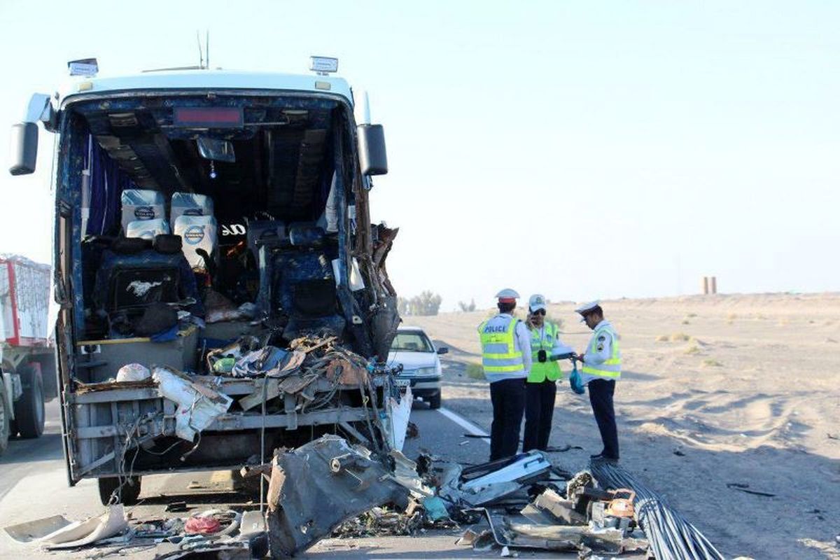 ۱۲ کشته و زخمی در تصادف اتوبوس و هوو