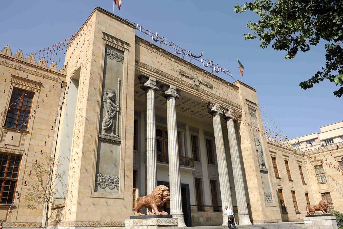 بانک ملی بابت مشکلات زائران در دریافت ارز عذرخواهی کرد