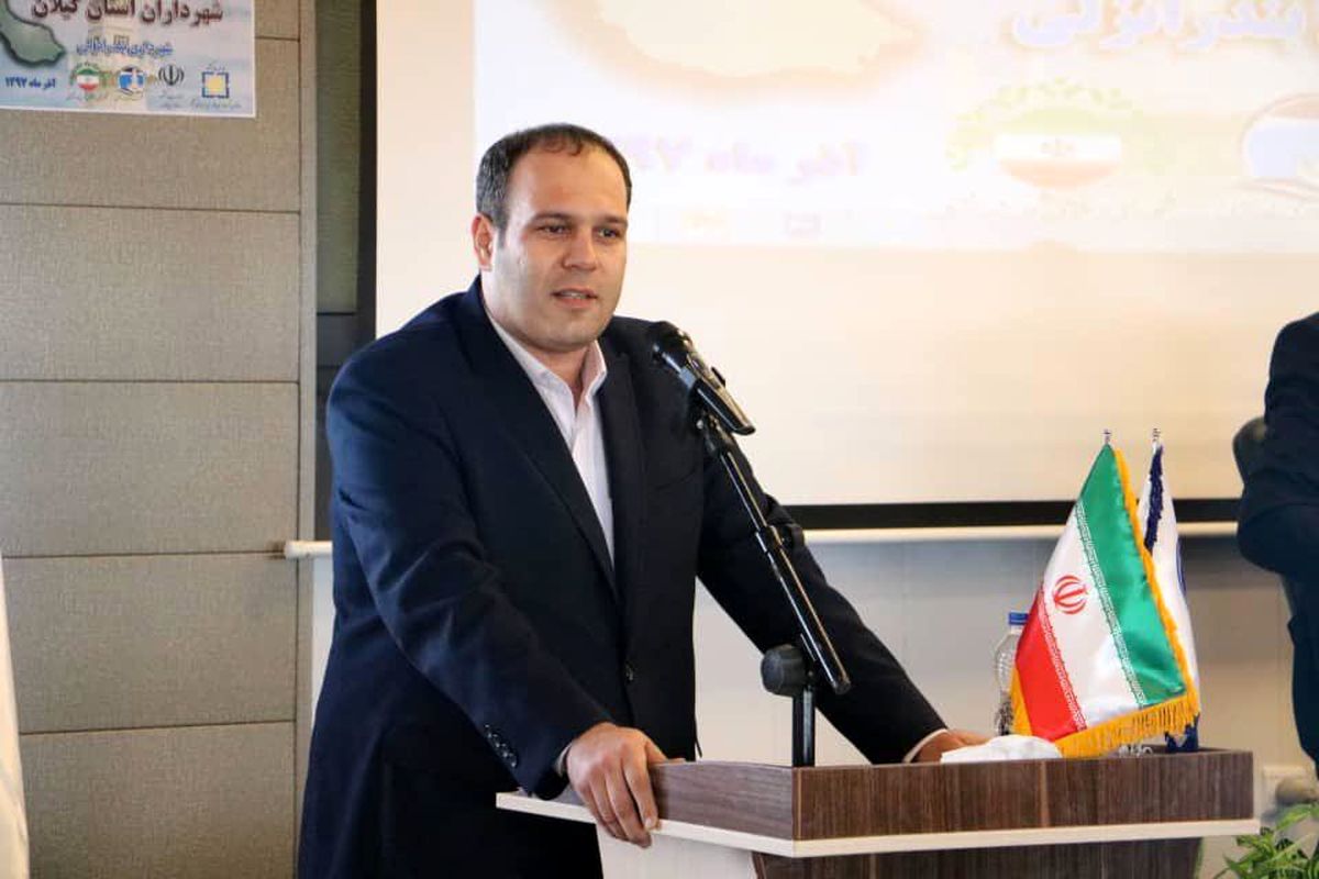 شهردار لاهیجان خواستار  توجه به وضعیت نیروهای شرکتی آتش نشانی ها شد