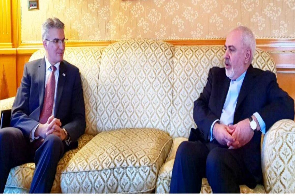 ظریف با وزیر امور خارجه مالت دیدار کرد