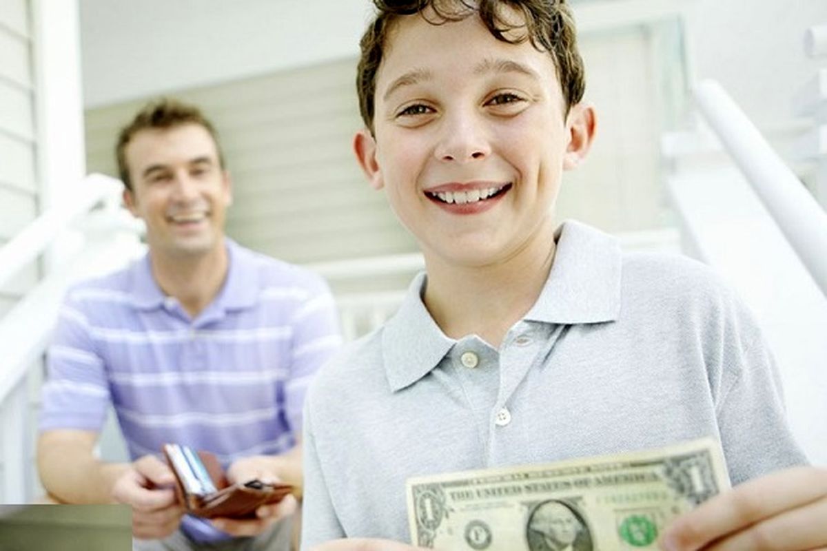چقدر به فرزندمان پول توجیبی بدهیم؟