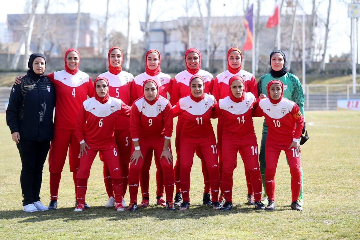 کاروان تیم ملی فوتبال بانوان تهران را به مقصد دوحه ترک کردند