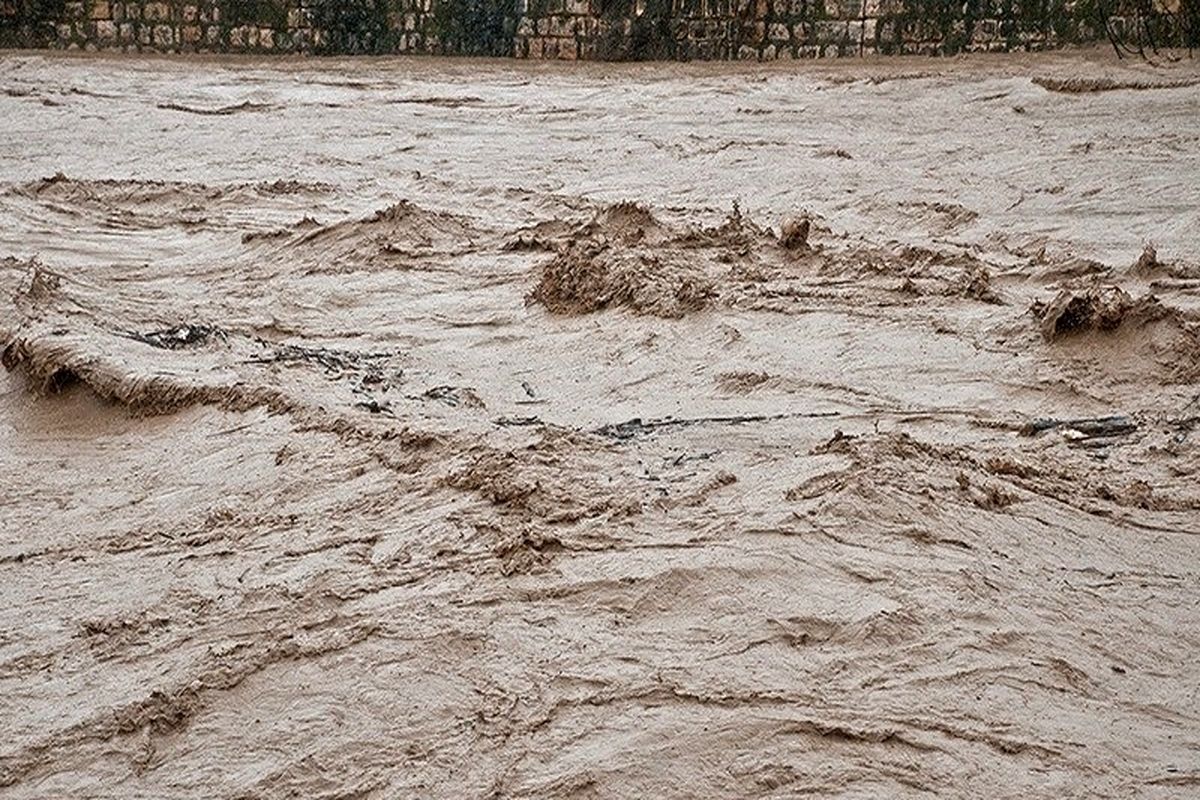پنج نفر در قم از خطر سیلاب نجات یافتند