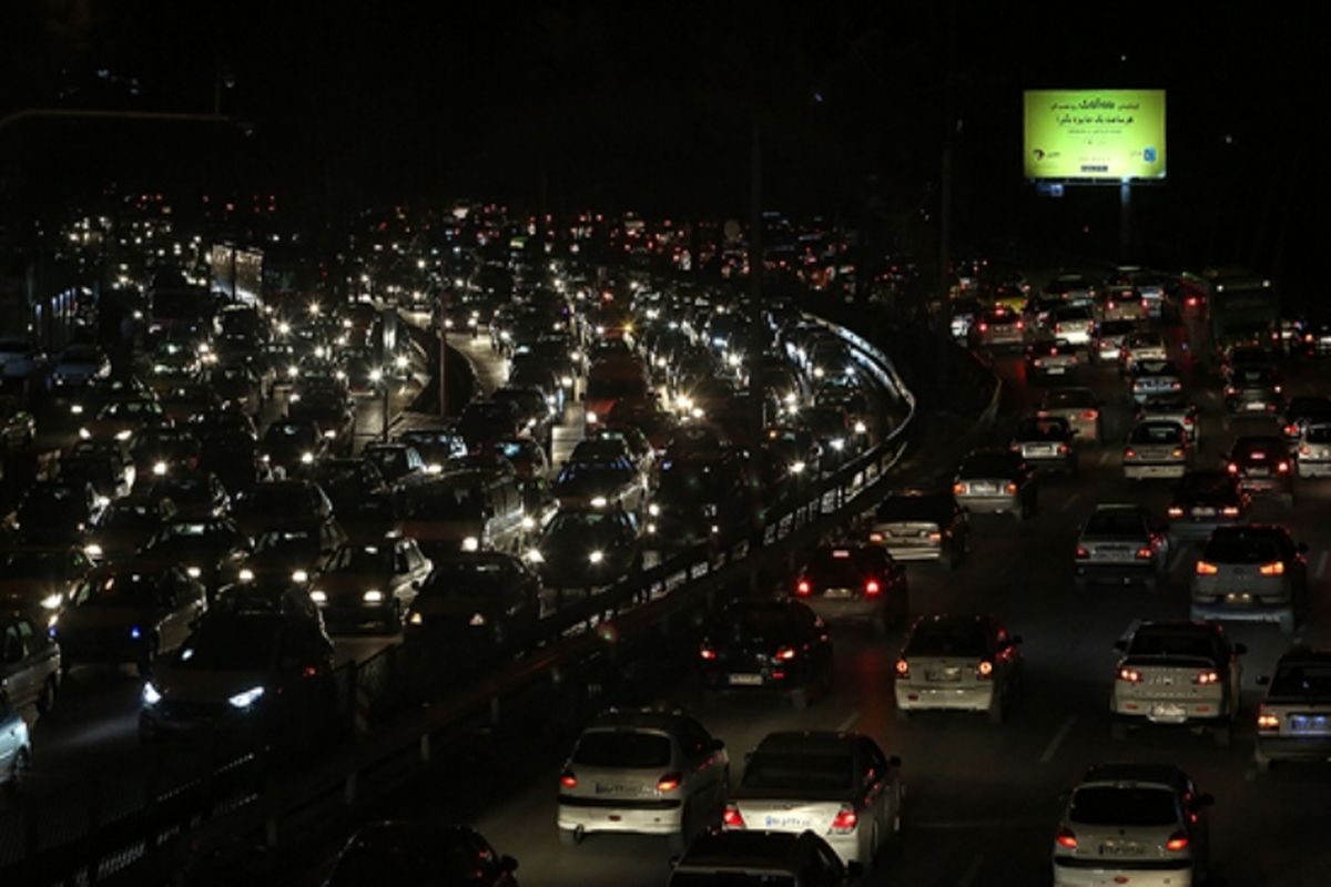 بازگشت مسافران نوروزی به سمت تهران/ ترافیک سنگین در آزادراه قم - تهران
