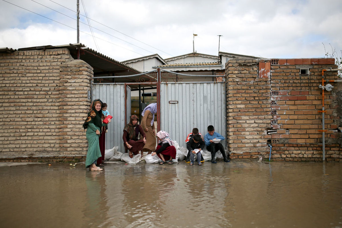 استقرار نانوایی سیار در منطقه پلدختر/توزیع غذا بین ۲ هزار نفر از مردم سیل زده لرستان