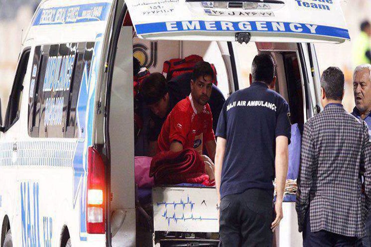 هافبک پرسپولیس به بیمارستان منتقل شد