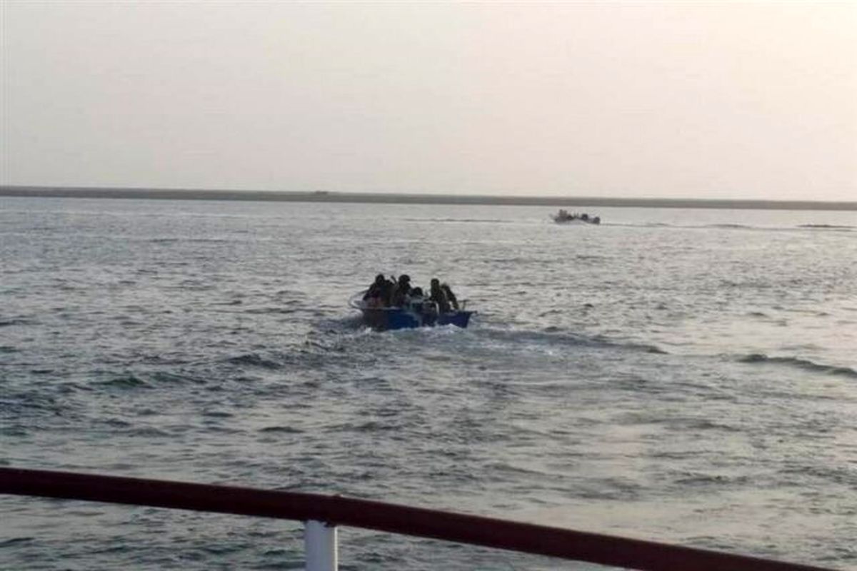 نجات ۳ سرنشین قایق صیادی در بندر چابهار
