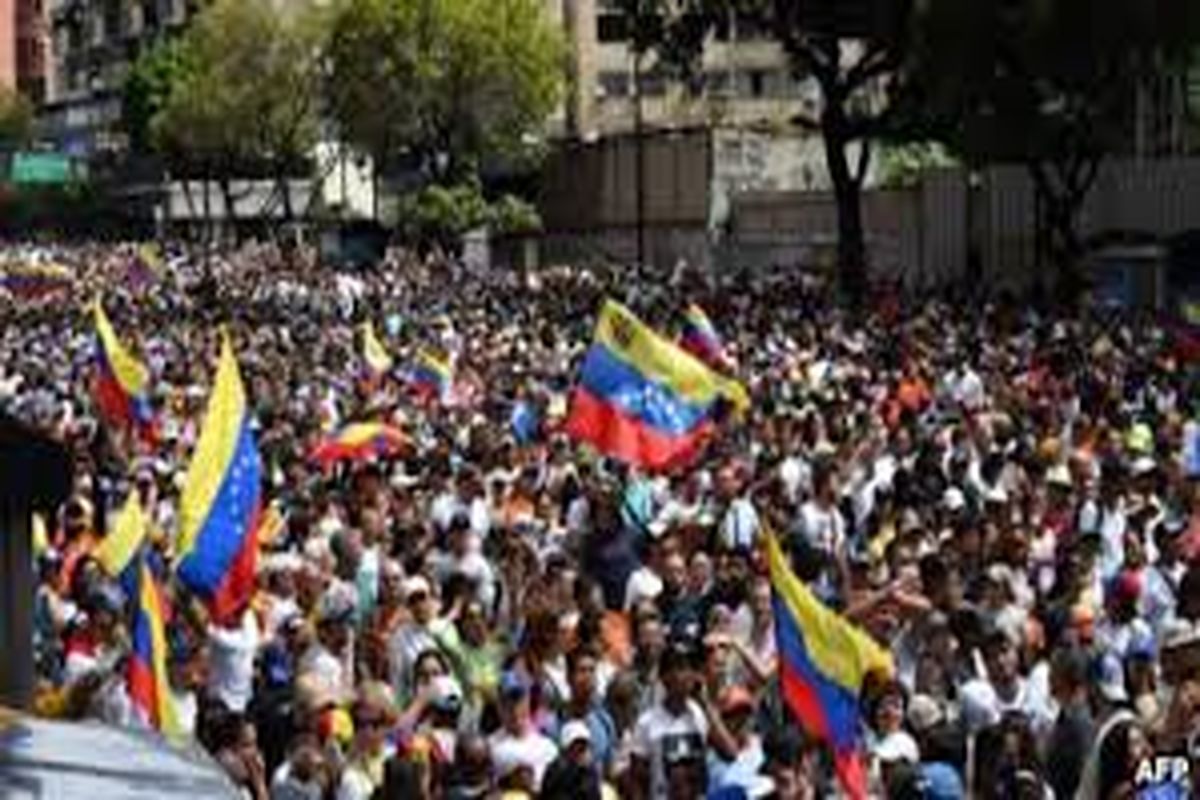 حامیان و مخالفان دولت مادورو تظاهرات کردند