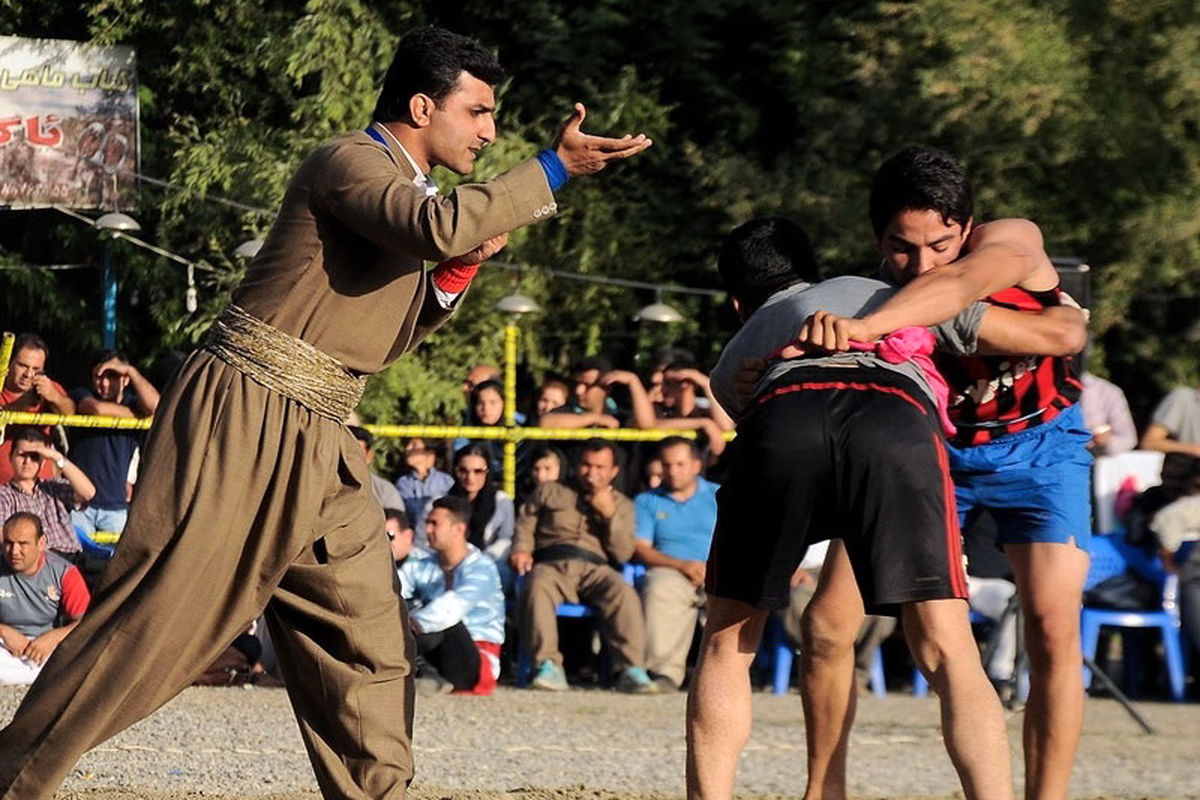 برگزاری جشنواره بازی‌های بومی‌محلی و کشتی‌سنتی(زوران) در روستای ده‌پهن