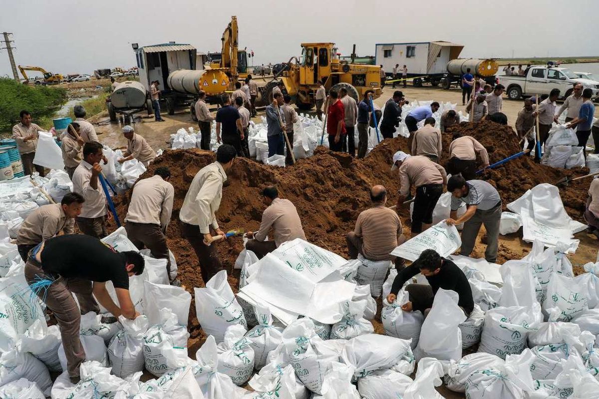 تامین و ارسال ۲۸۶ هزار کیسه نایلونی برای احداث سیل بند در خوزستان