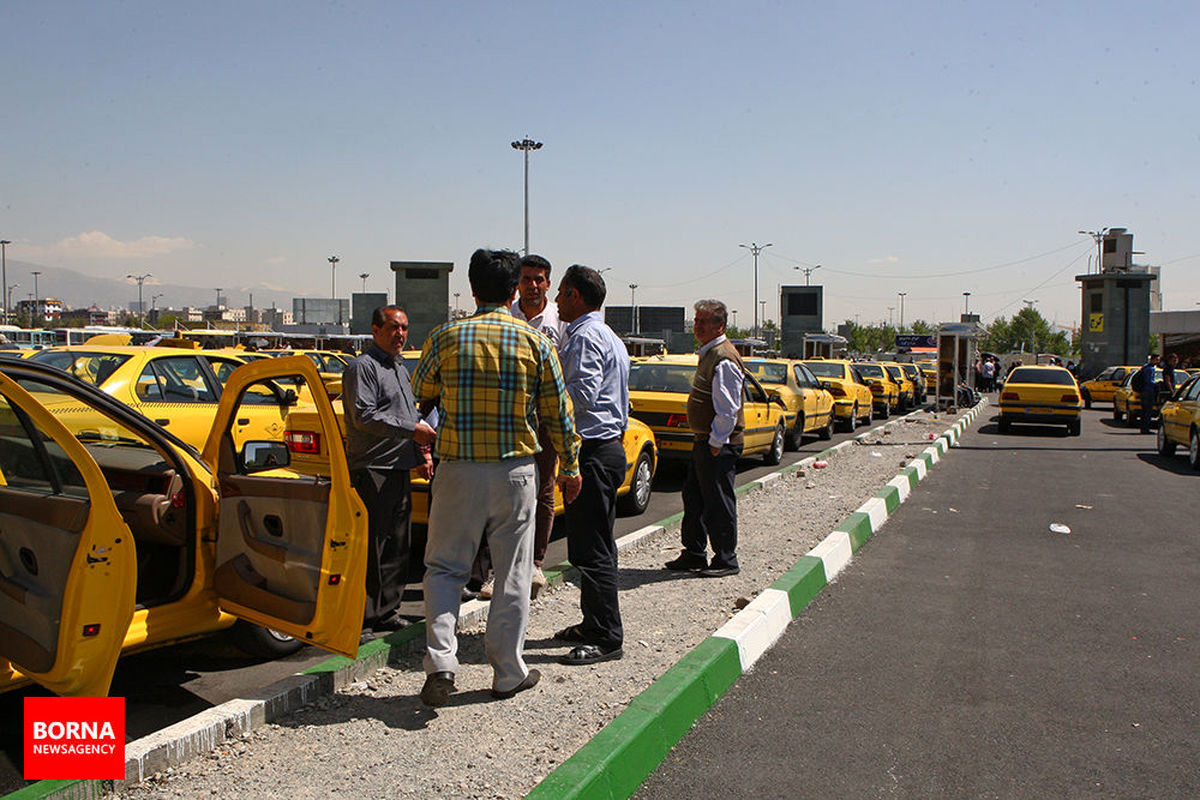 تعداد تاکسی های شهر تهران کاهش می یابد / خودروسازان داخلی به تاکسی رانی خودرو تحویل نمیدهند