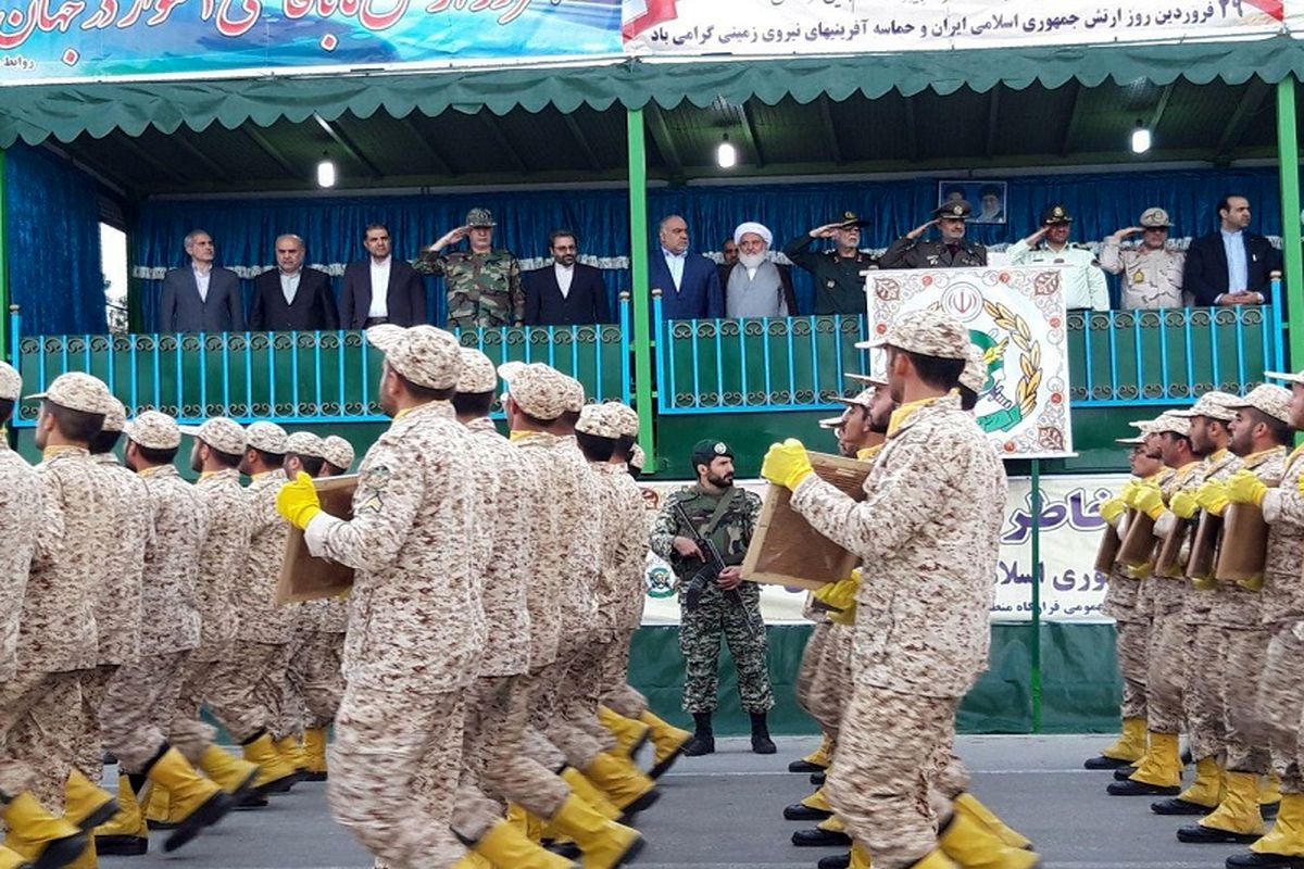 برگزاری رژه روز ارتش در کرمانشاه