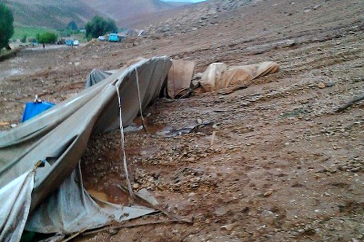 امداد رسانی به مناطق سیل زده جنوب و شرق کرمان در حال انجام است