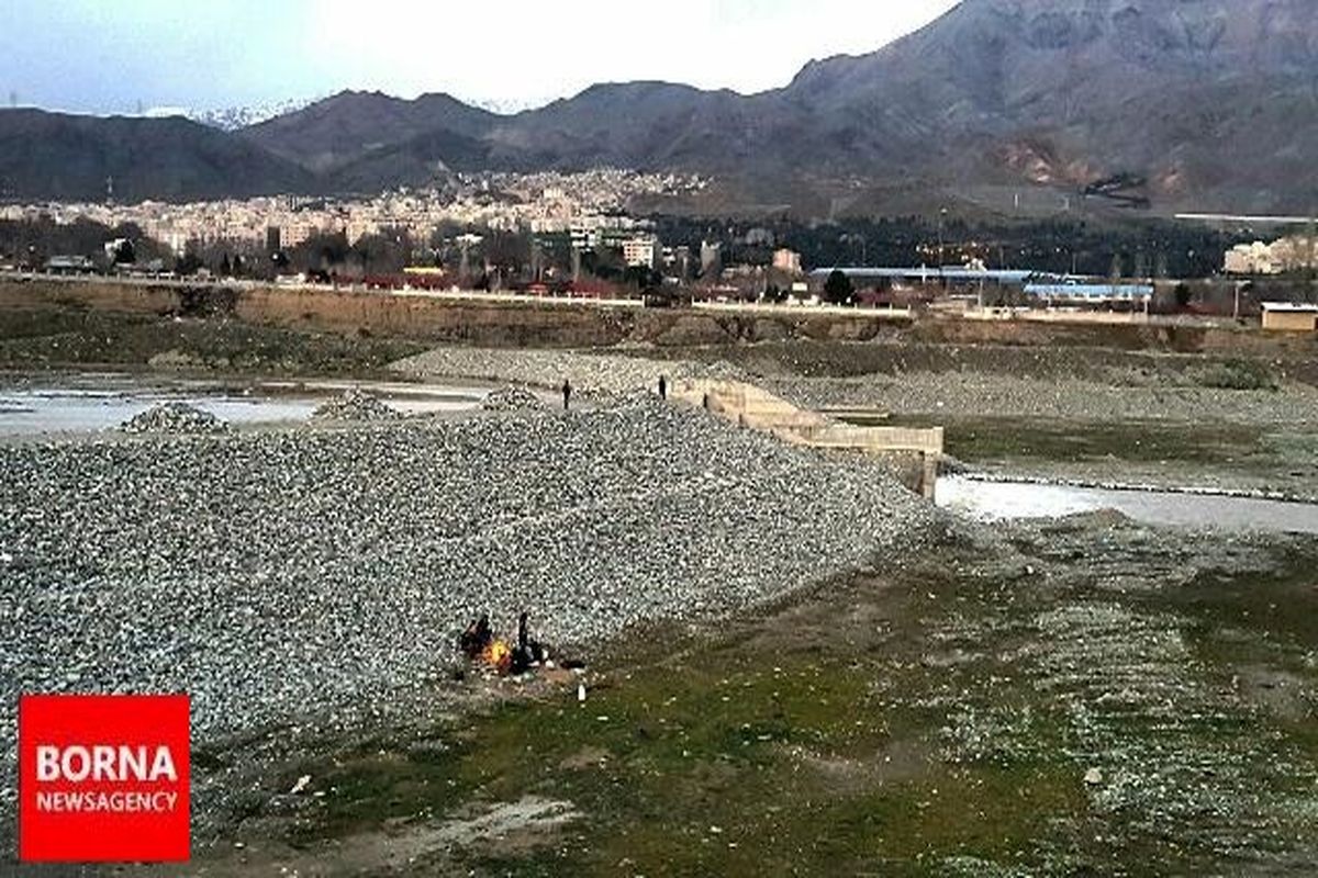 استقرار مسافران در حاشیه رودخانه کرج _ غرب تهران
