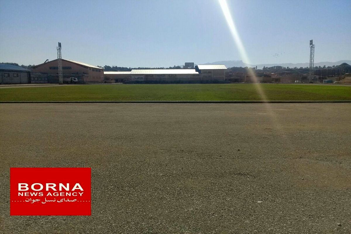 زمین چمن فوتبال پلدختر از سیل ویرانگر تا پسا سیل  / چشم های منتظر جوانان سیل زده به زمین چمنی که از نو می روید