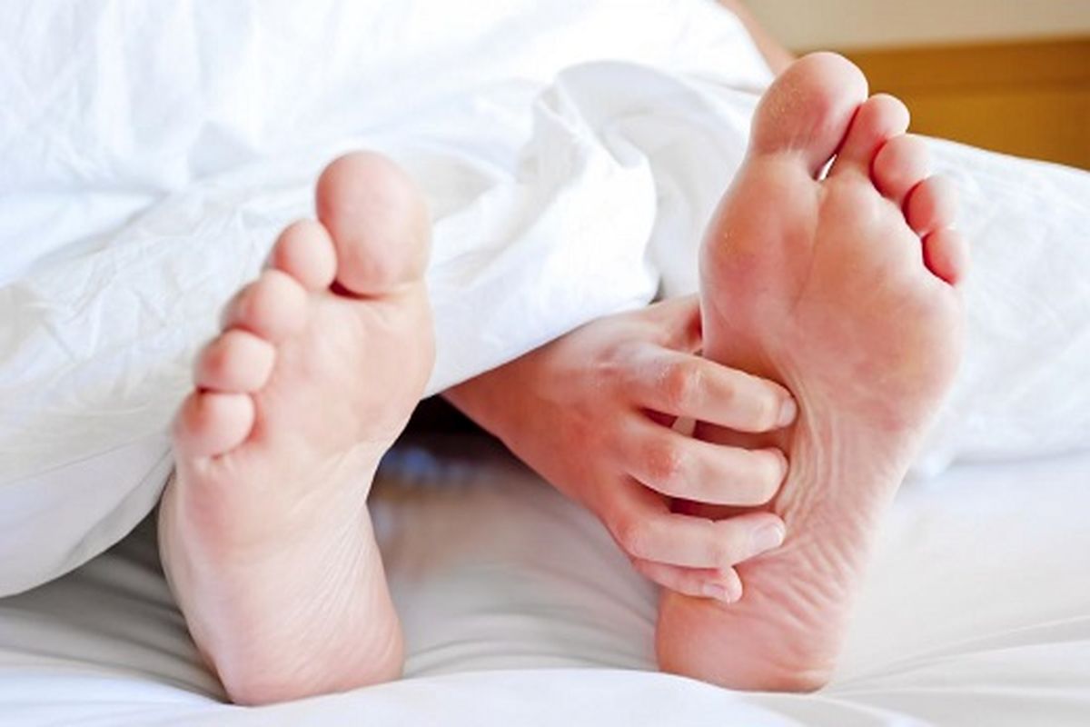 چگونه بفهمیم به سندروم پای بیقرار دچار شده‌ایم؟