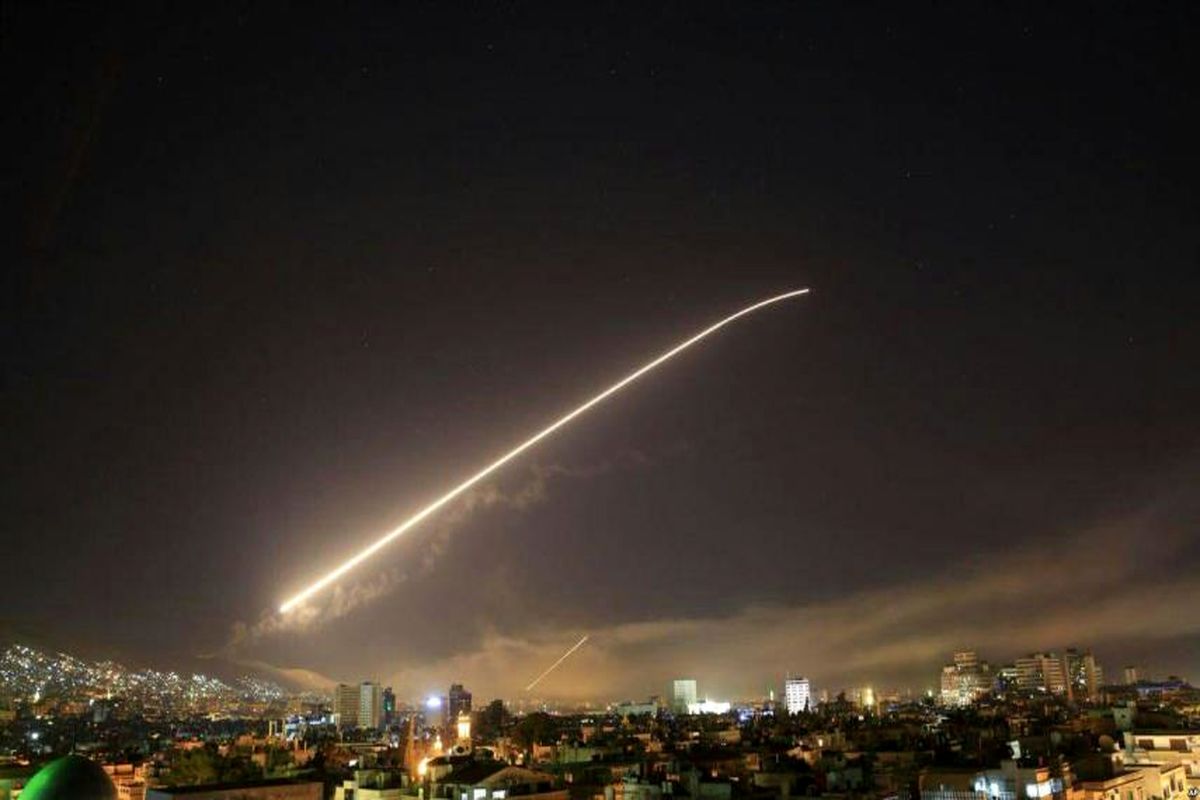 حمله موشکی و پهپادی رژیم صهیونیستی به سوریه/ پدافند هوایی وارد عمل شد