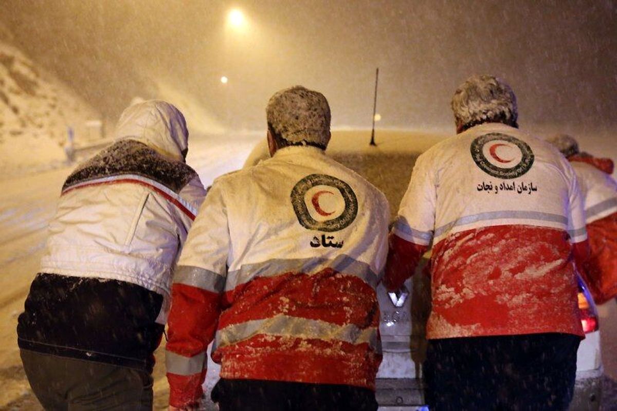 امدادرسانی هلال‌احمر به بیش از ۳۰۰ حادثه‌دیده در سیل، برف و کولاک در کرمان