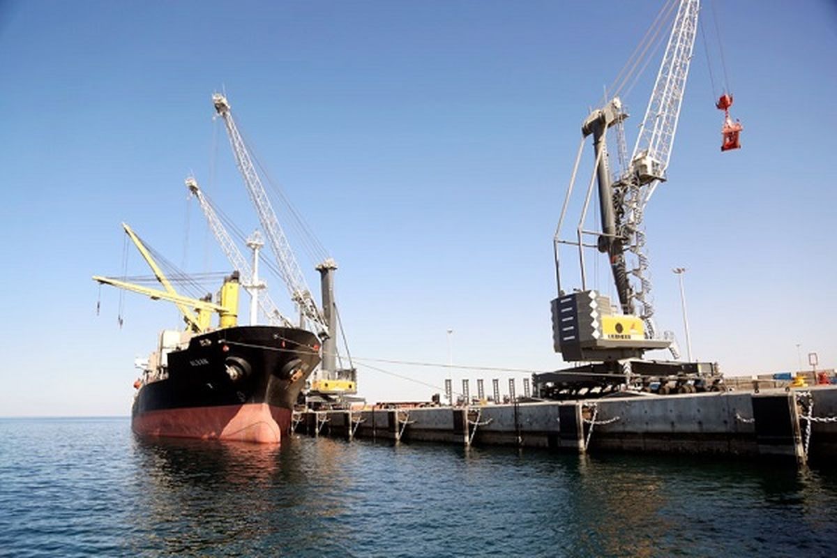 بارگیری همزمان ۲ کشتی کالای صادراتی در بندر چابهار